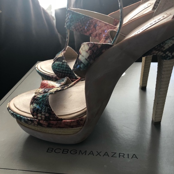 Never Worn Brand New BCBG Platform Sandals - Picture 8 of 8